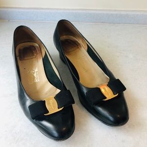 Ferragamo Vara Pumps
